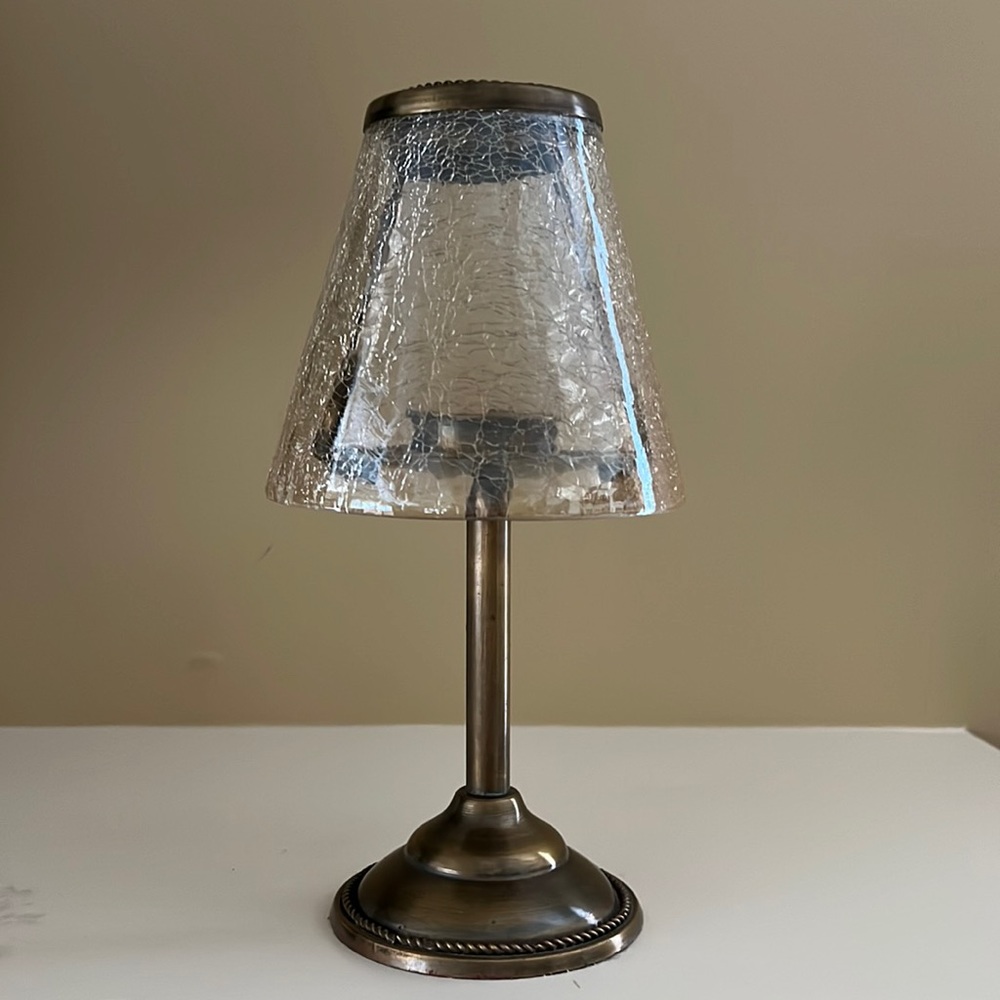 🤩 Decorative Antique Brass Tealight with a Champagne Color Crackle Glass Shade